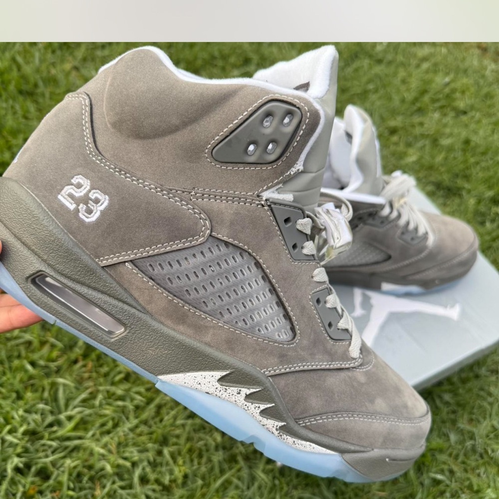 Jordan Men's Sneakers in Gray and White